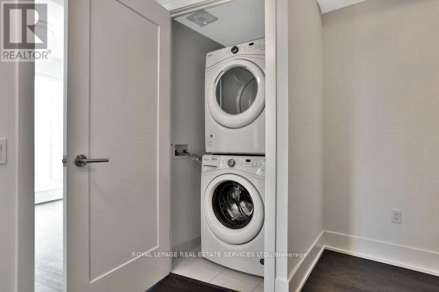 3903 - 10 York Street, Toronto, ON - Indoor Photo Showing Laundry Room