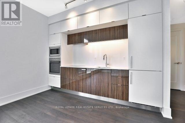 3903 - 10 York Street, Toronto, ON - Indoor Photo Showing Kitchen