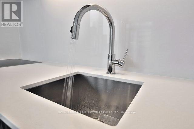 3903 - 10 York Street, Toronto, ON - Indoor Photo Showing Kitchen