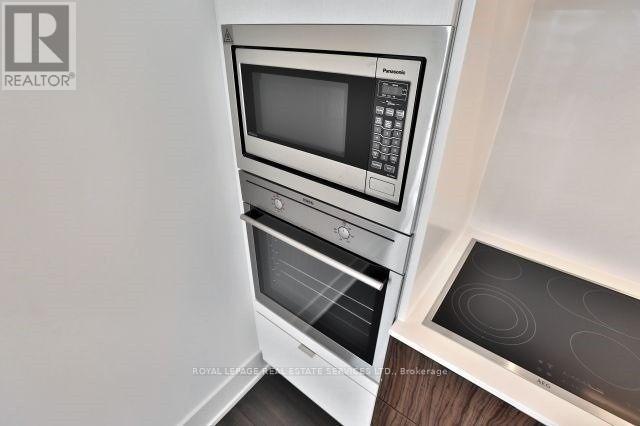 3903 - 10 York Street, Toronto, ON - Indoor Photo Showing Kitchen