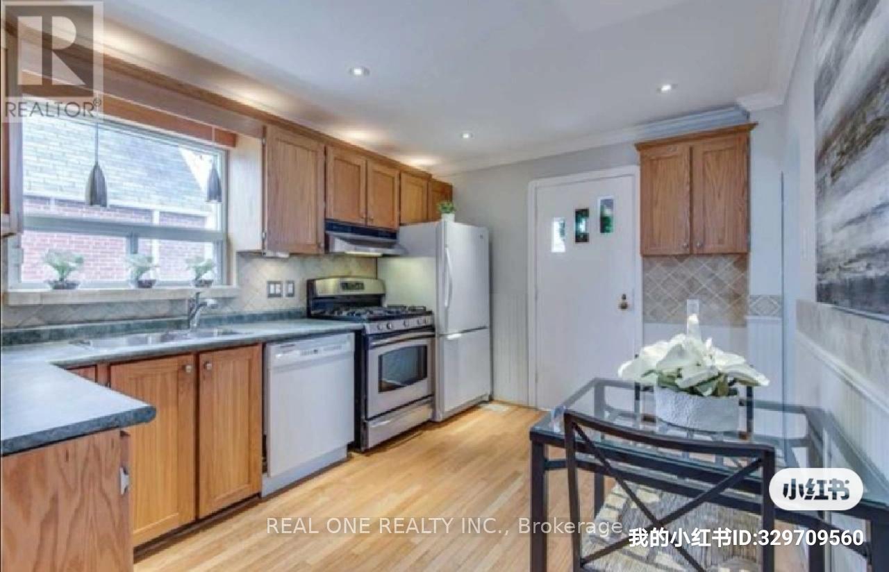 Upper - 18 Gardens Crescent, Toronto, ON - Indoor Photo Showing Kitchen