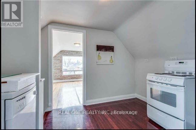 Upper - 18 Gardens Crescent, Toronto, ON - Indoor Photo Showing Kitchen