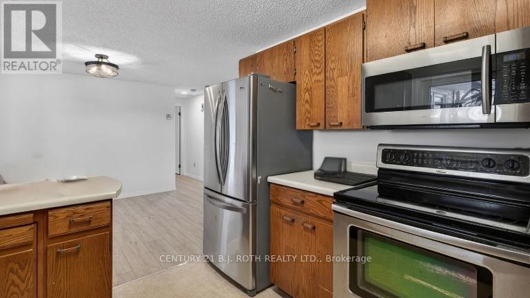 87 Tecumseth Pines Drive, New Tecumseth, ON - Indoor Photo Showing Kitchen