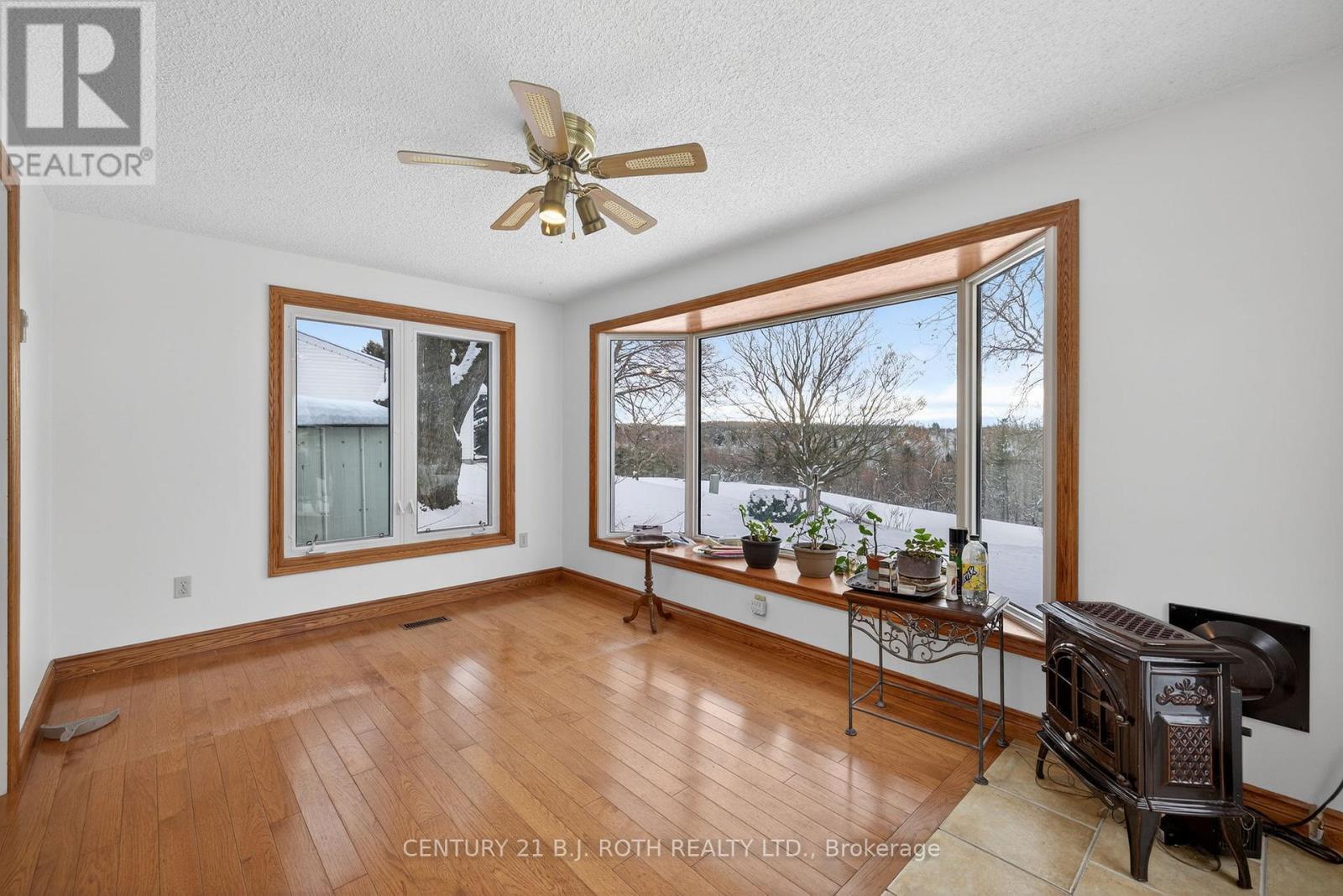 87 Tecumseth Pines Drive, New Tecumseth, ON - Indoor Photo Showing Other Room