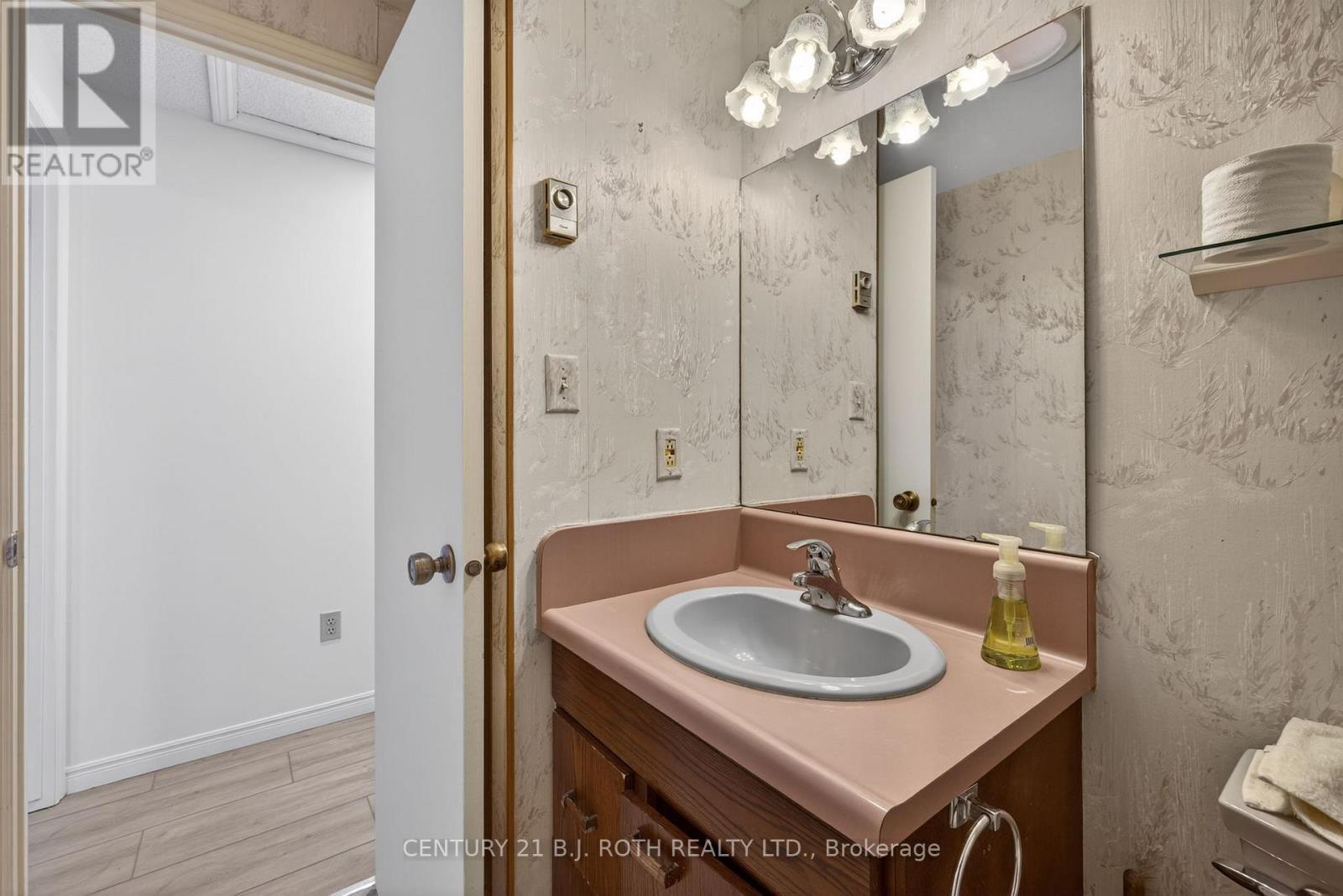 87 Tecumseth Pines Drive, New Tecumseth, ON - Indoor Photo Showing Bathroom