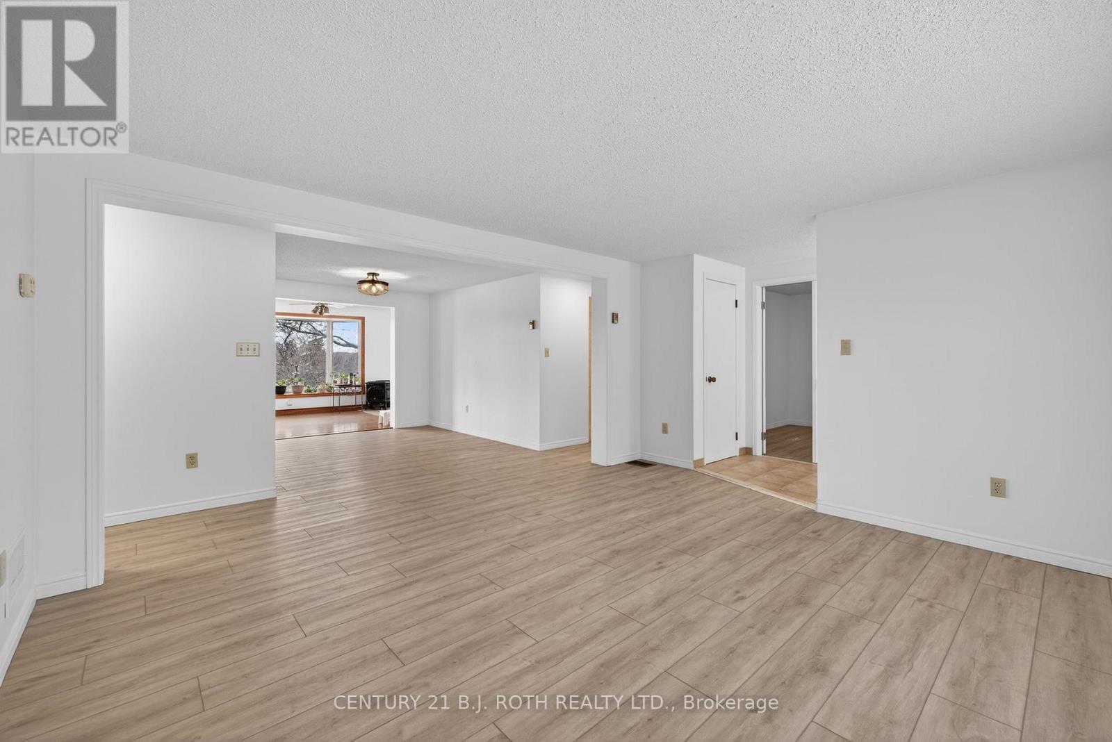 87 Tecumseth Pines Drive, New Tecumseth, ON - Indoor