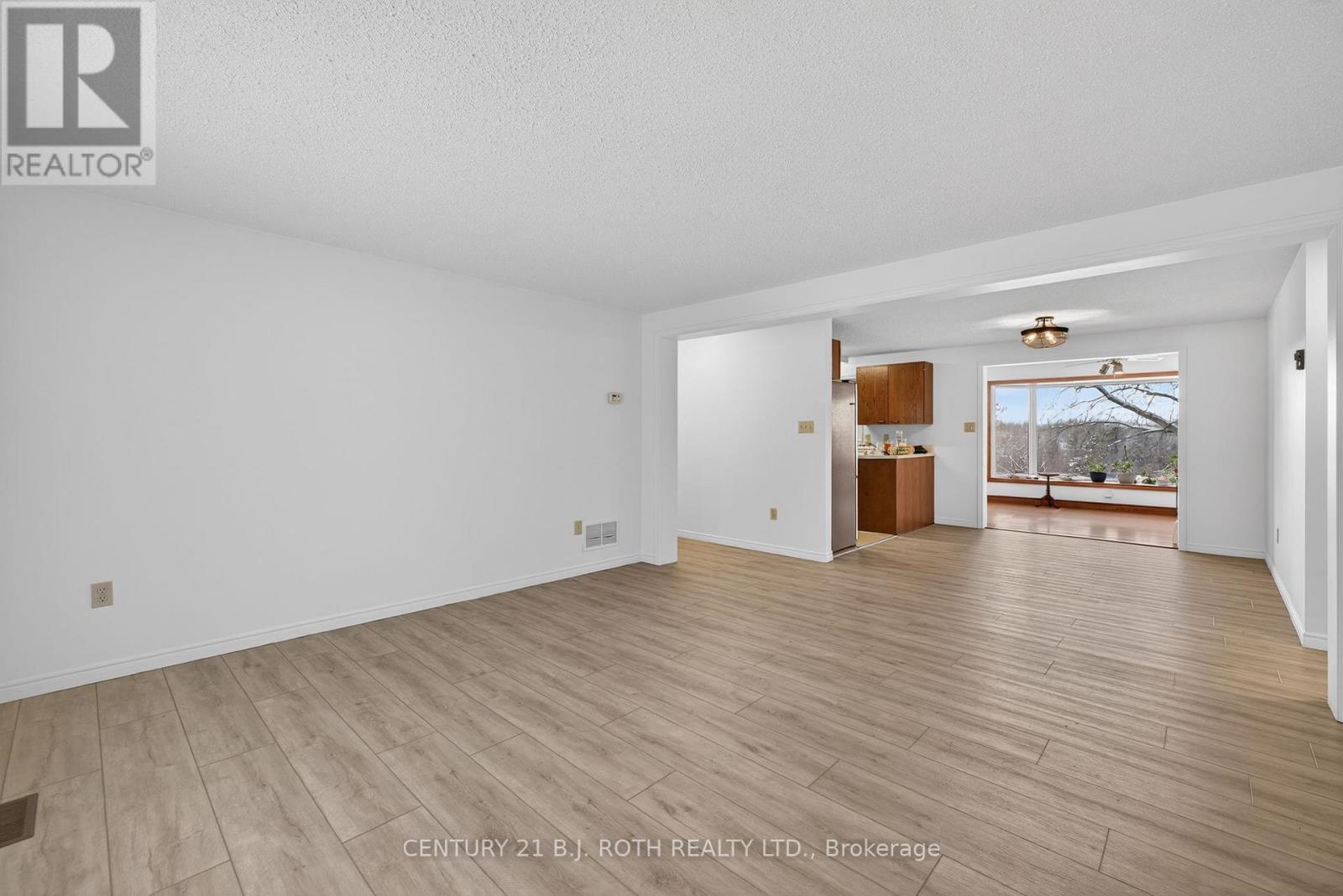 87 Tecumseth Pines Drive, New Tecumseth, ON - Indoor