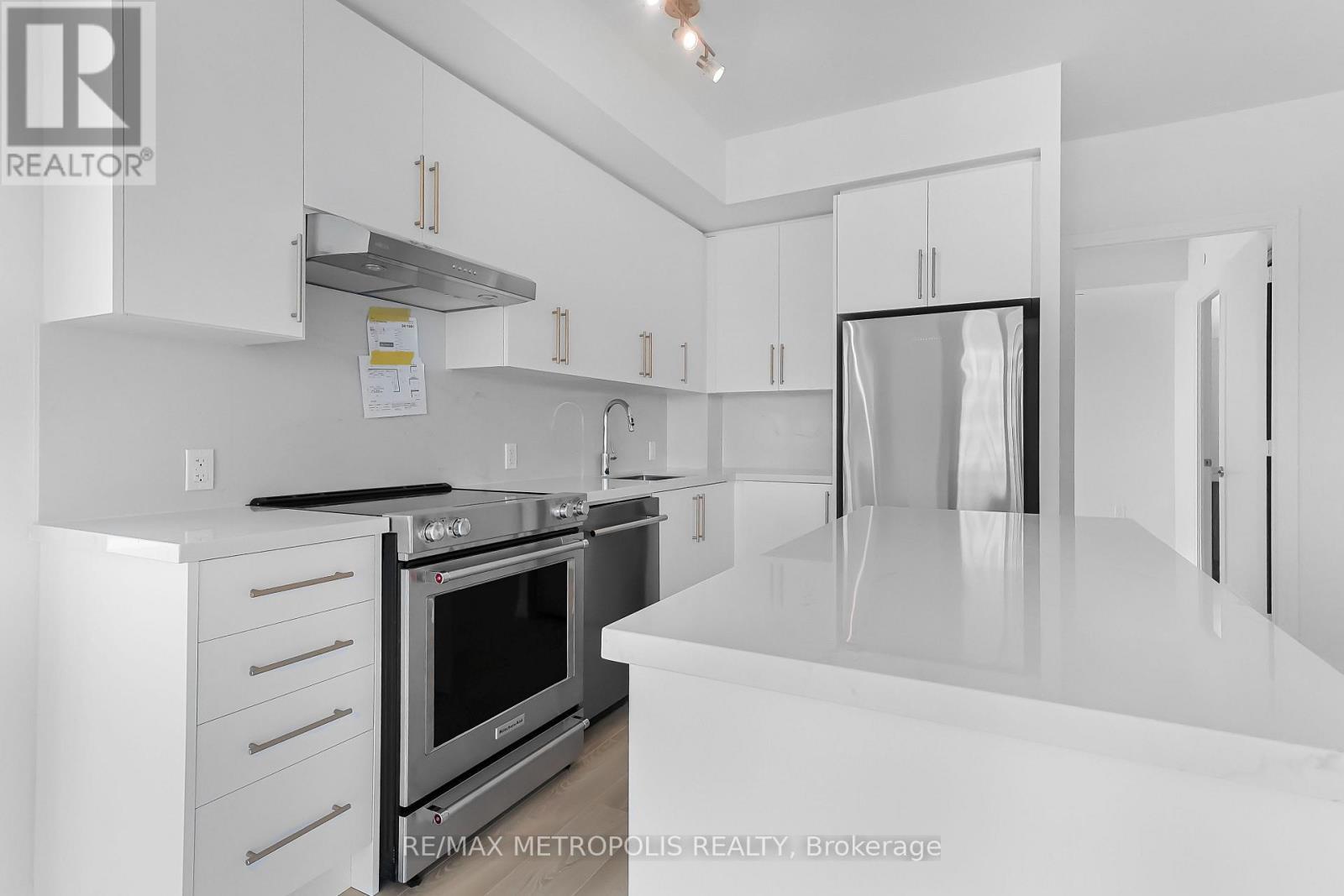 1711 - 27 Korda Gate, Vaughan, ON - Indoor Photo Showing Kitchen With Stainless Steel Kitchen With Upgraded Kitchen