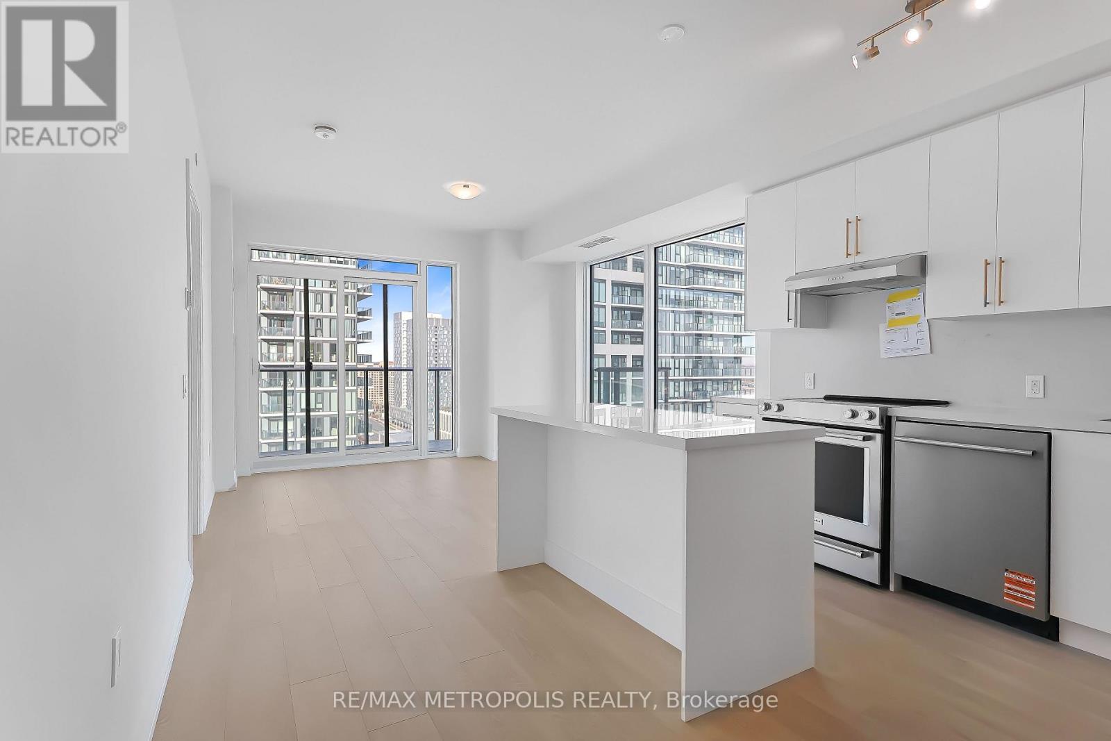 1711 - 27 Korda Gate, Vaughan, ON - Indoor Photo Showing Kitchen