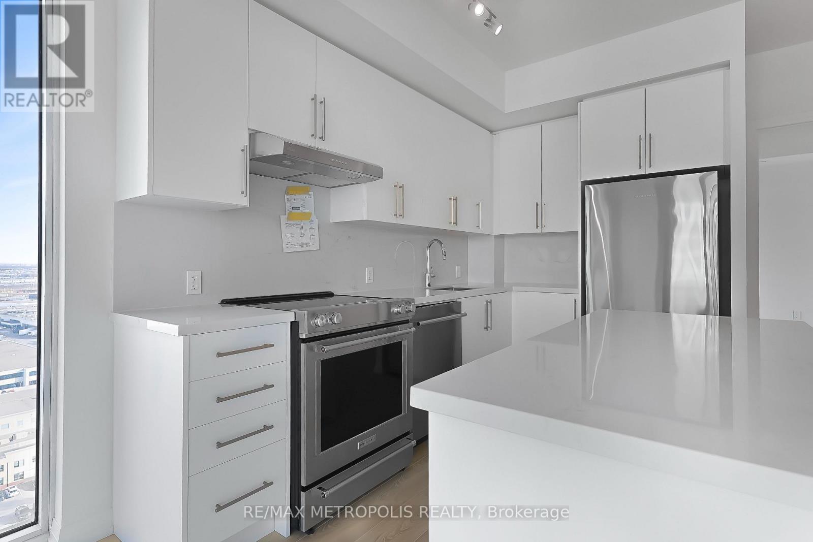 1711 - 27 Korda Gate, Vaughan, ON - Indoor Photo Showing Kitchen With Stainless Steel Kitchen With Upgraded Kitchen