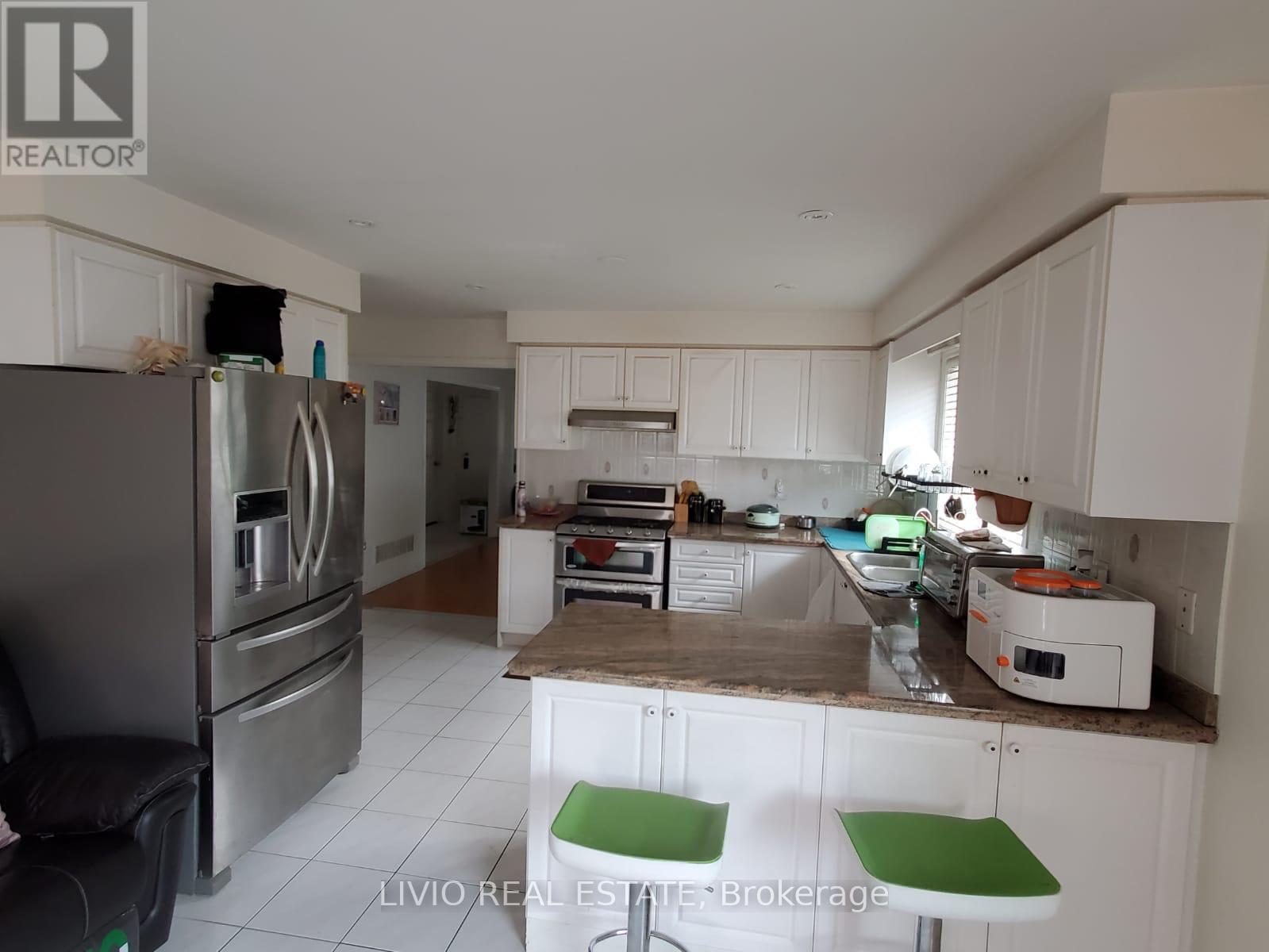71 Fiddleneck Crescent, Brampton, ON - Indoor Photo Showing Kitchen