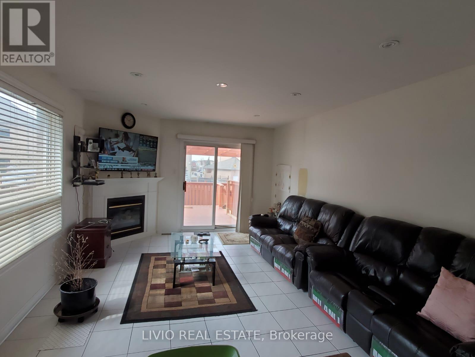 71 Fiddleneck Crescent, Brampton, ON - Indoor Photo Showing Living Room With Fireplace