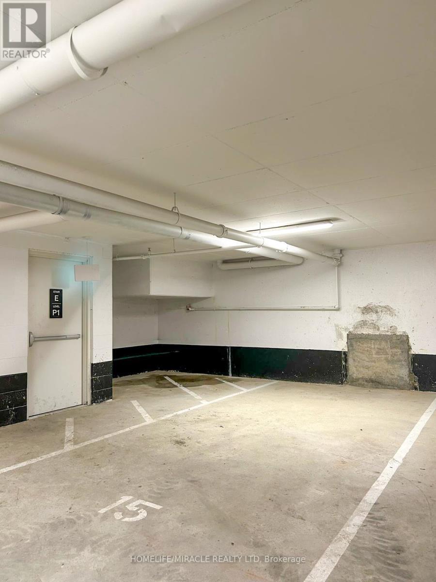 318 - 1 Jarvis Street, Hamilton, ON - Indoor Photo Showing Garage