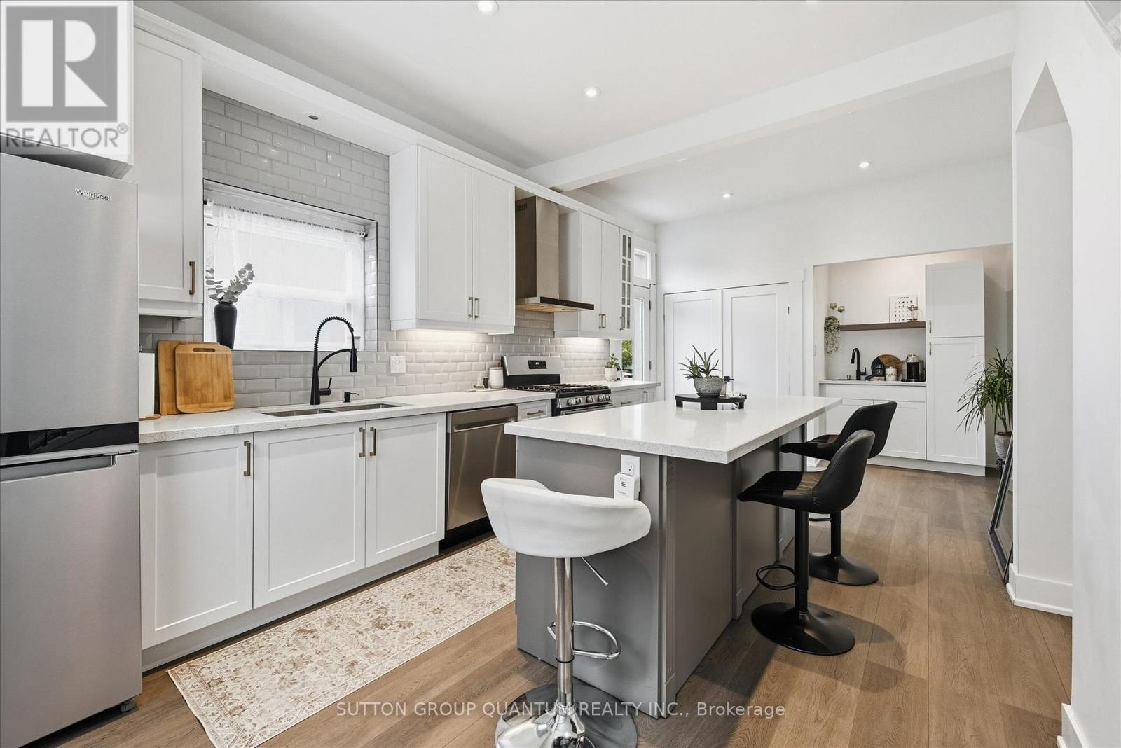 443 King William Street, Hamilton, ON - Indoor Photo Showing Kitchen With Upgraded Kitchen