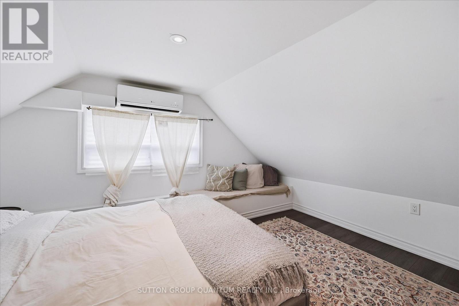 443 King William Street, Hamilton, ON - Indoor Photo Showing Bedroom