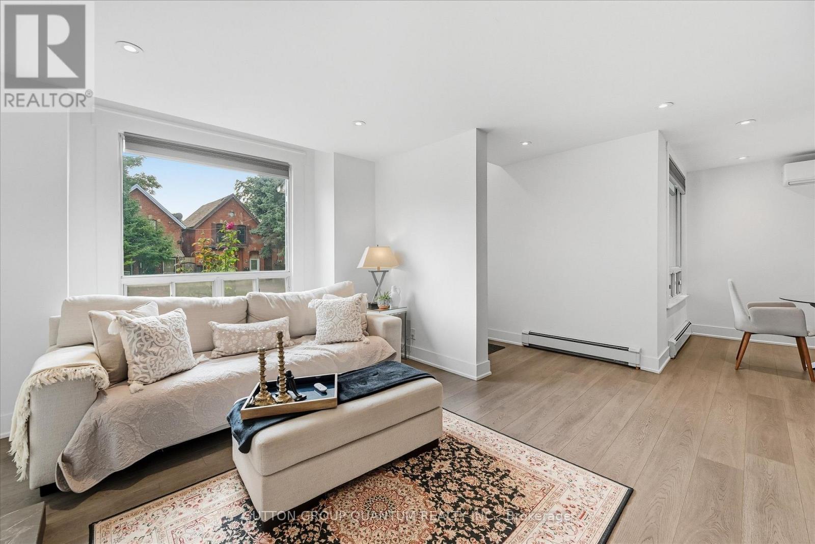 443 King William Street, Hamilton, ON - Indoor Photo Showing Living Room
