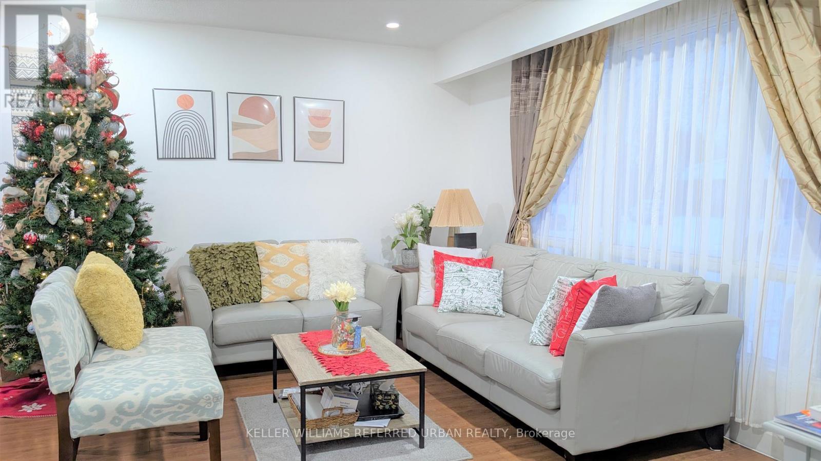 Main - 6532 Kuhn Crescent, Niagara Falls, ON - Indoor Photo Showing Living Room