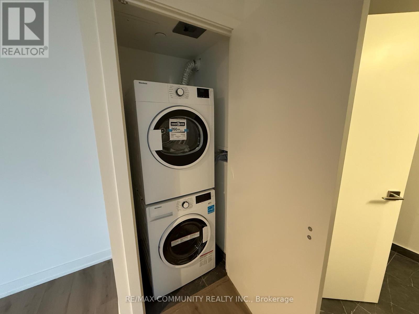 Ph 01 - 252 Church Street, Toronto, ON - Indoor Photo Showing Laundry Room