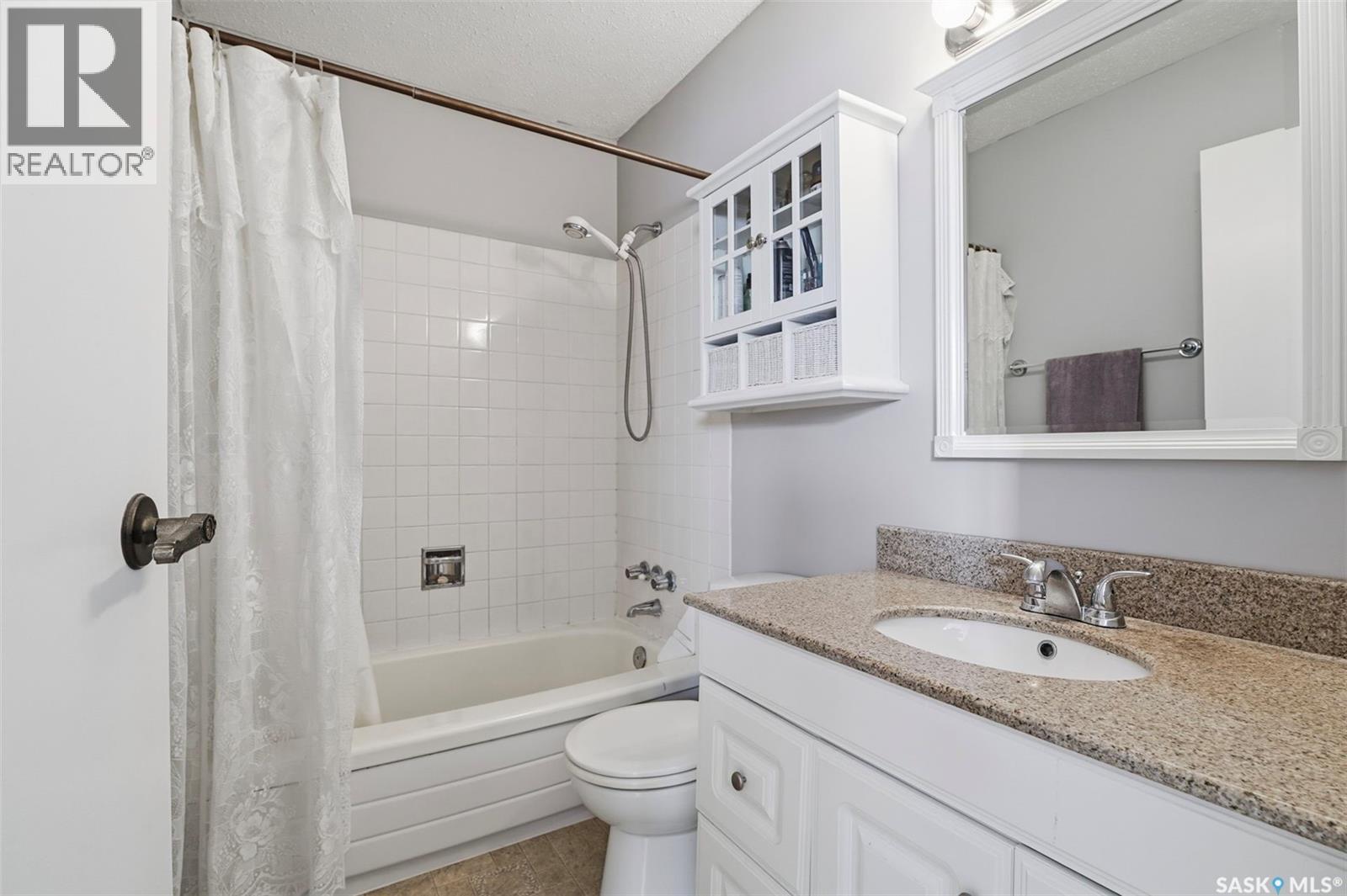 349 Waterloo Crescent, Saskatoon, SK - Indoor Photo Showing Bathroom