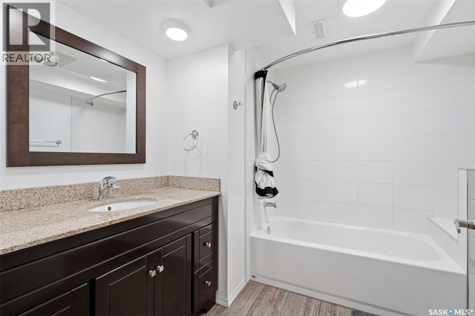 349 Waterloo Crescent, Saskatoon, SK - Indoor Photo Showing Bathroom