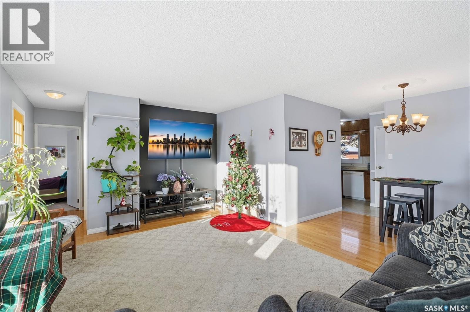 349 Waterloo Crescent, Saskatoon, SK - Indoor Photo Showing Living Room