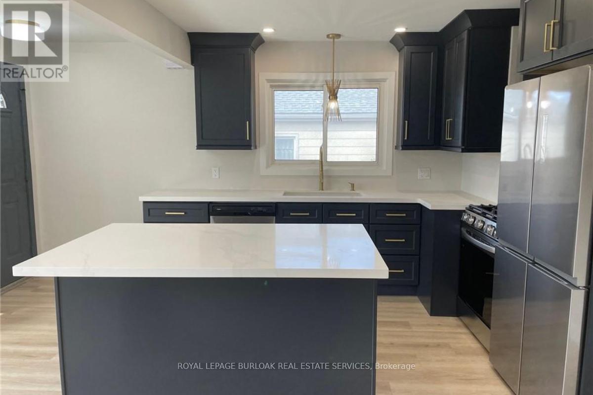 Upper - 564 Waterloo Street, Hamilton, ON - Indoor Photo Showing Kitchen With Stainless Steel Kitchen With Upgraded Kitchen
