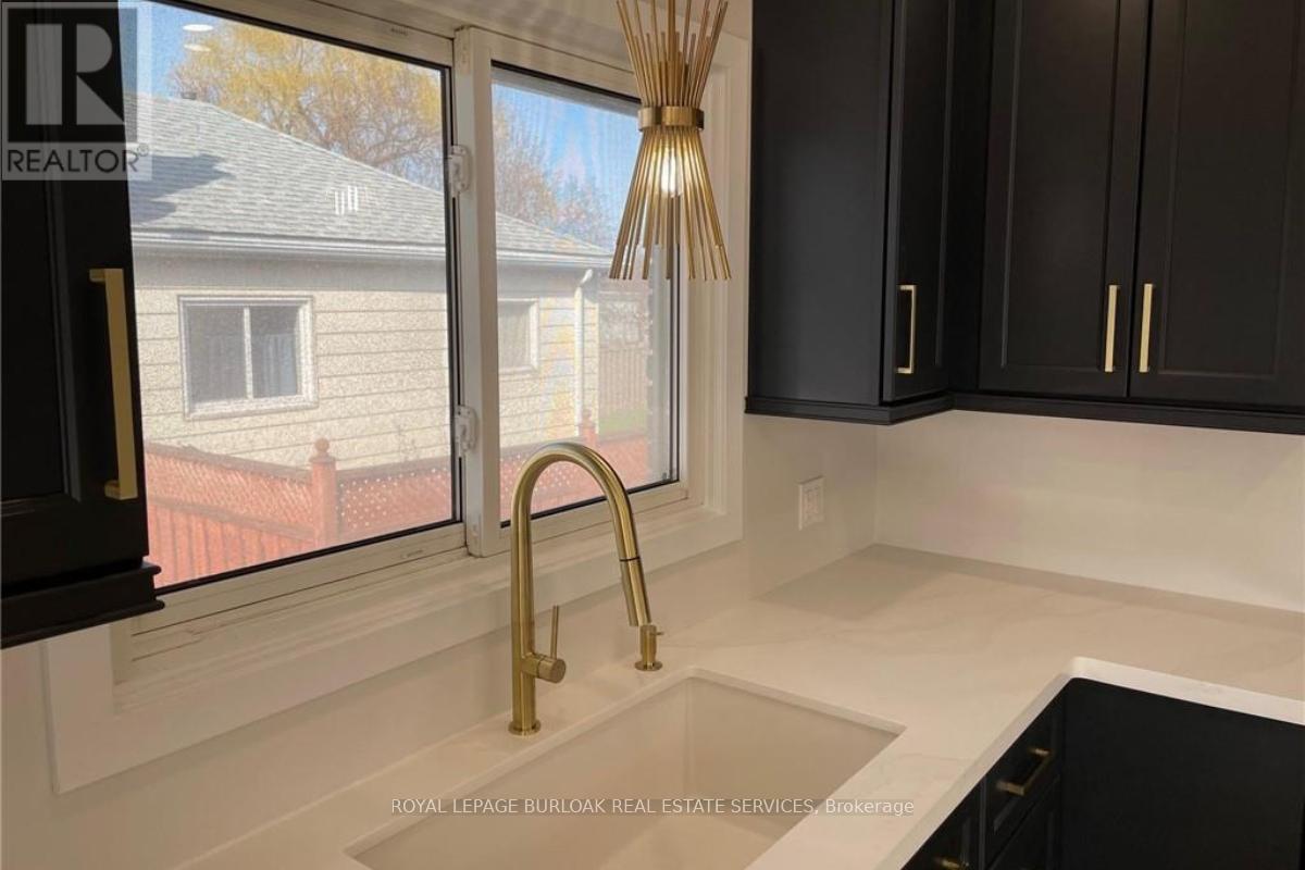 Upper - 564 Waterloo Street, Hamilton, ON - Indoor