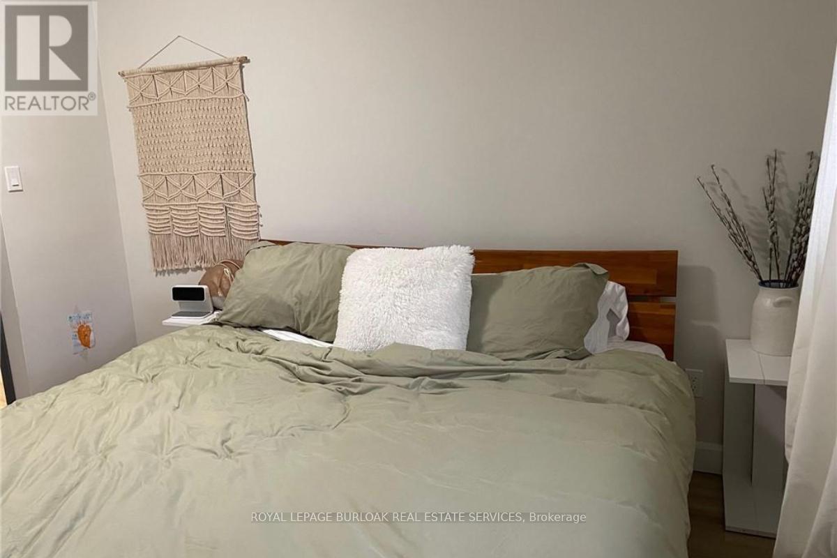 Upper - 564 Waterloo Street, Hamilton, ON - Indoor Photo Showing Bedroom
