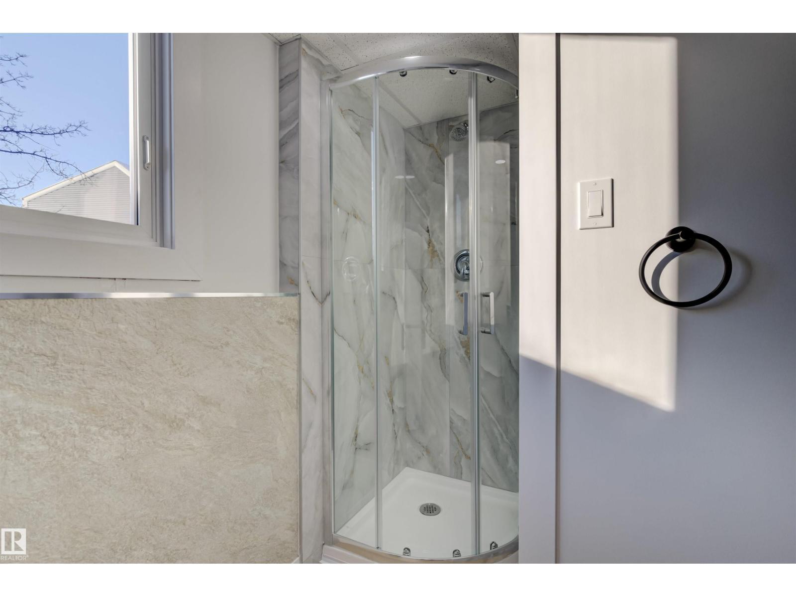 123 Morin Maze Mz Nw, Edmonton, AB - Indoor Photo Showing Bathroom