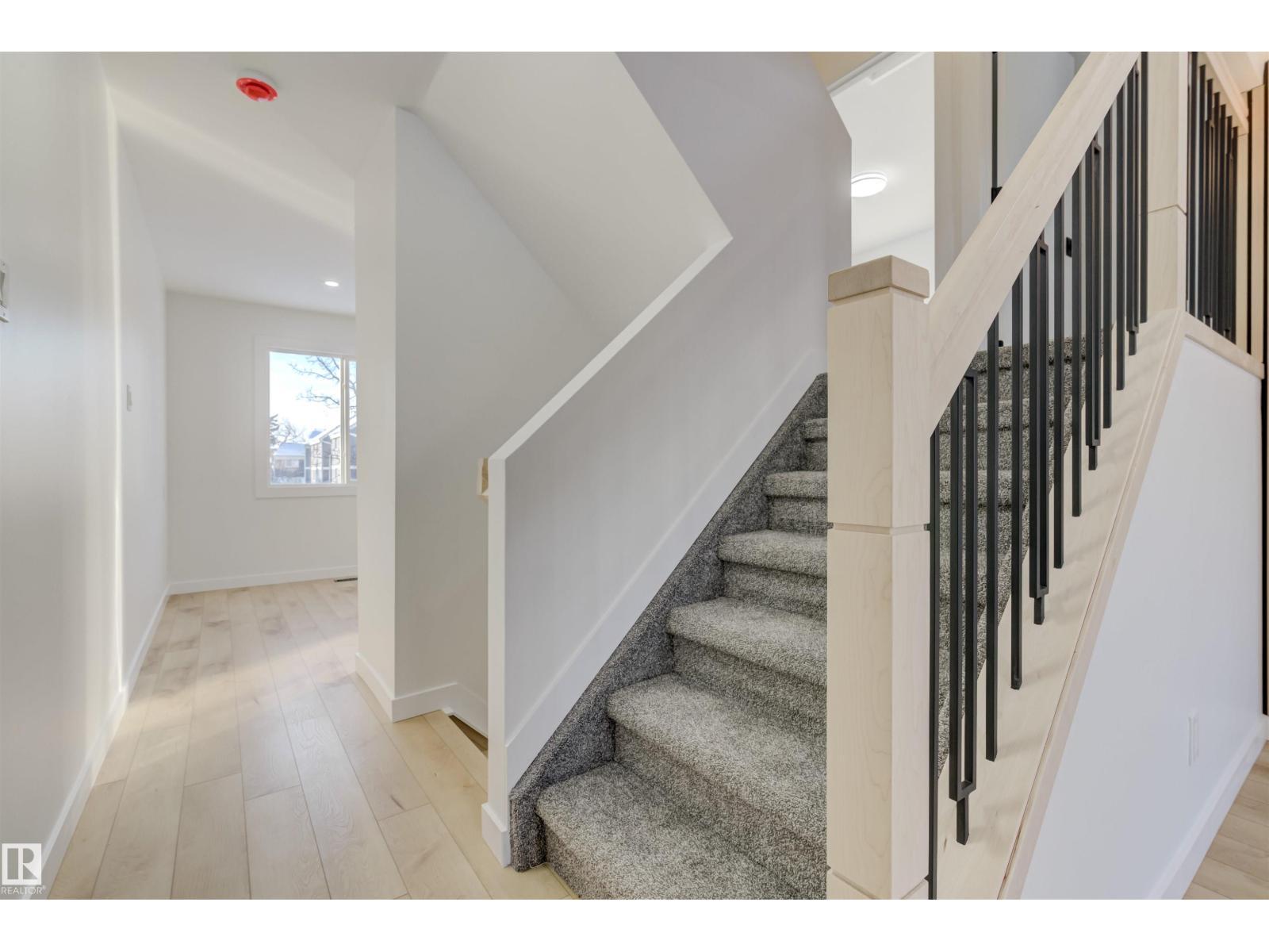 123 Morin Maze Mz Nw, Edmonton, AB - Indoor Photo Showing Other Room