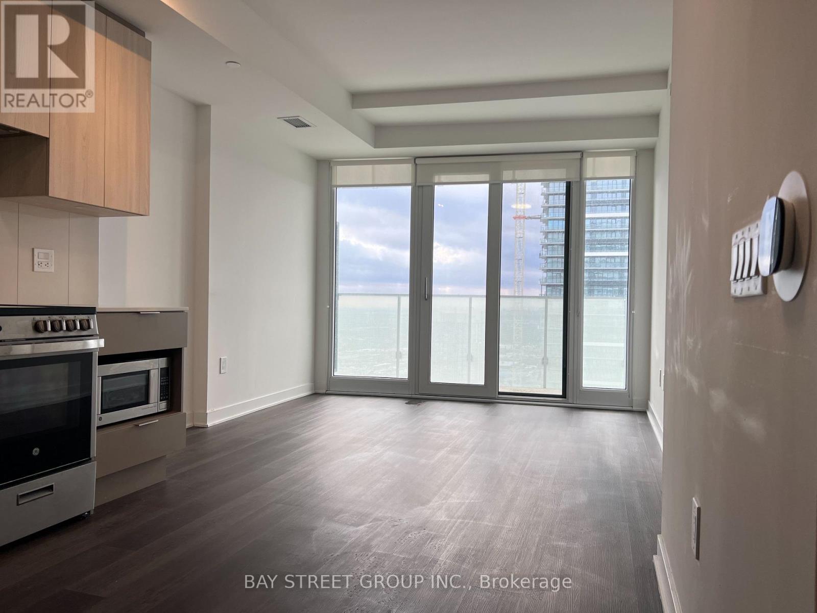 5207 - 3900 Confederation Parkway, Mississauga, ON - Indoor