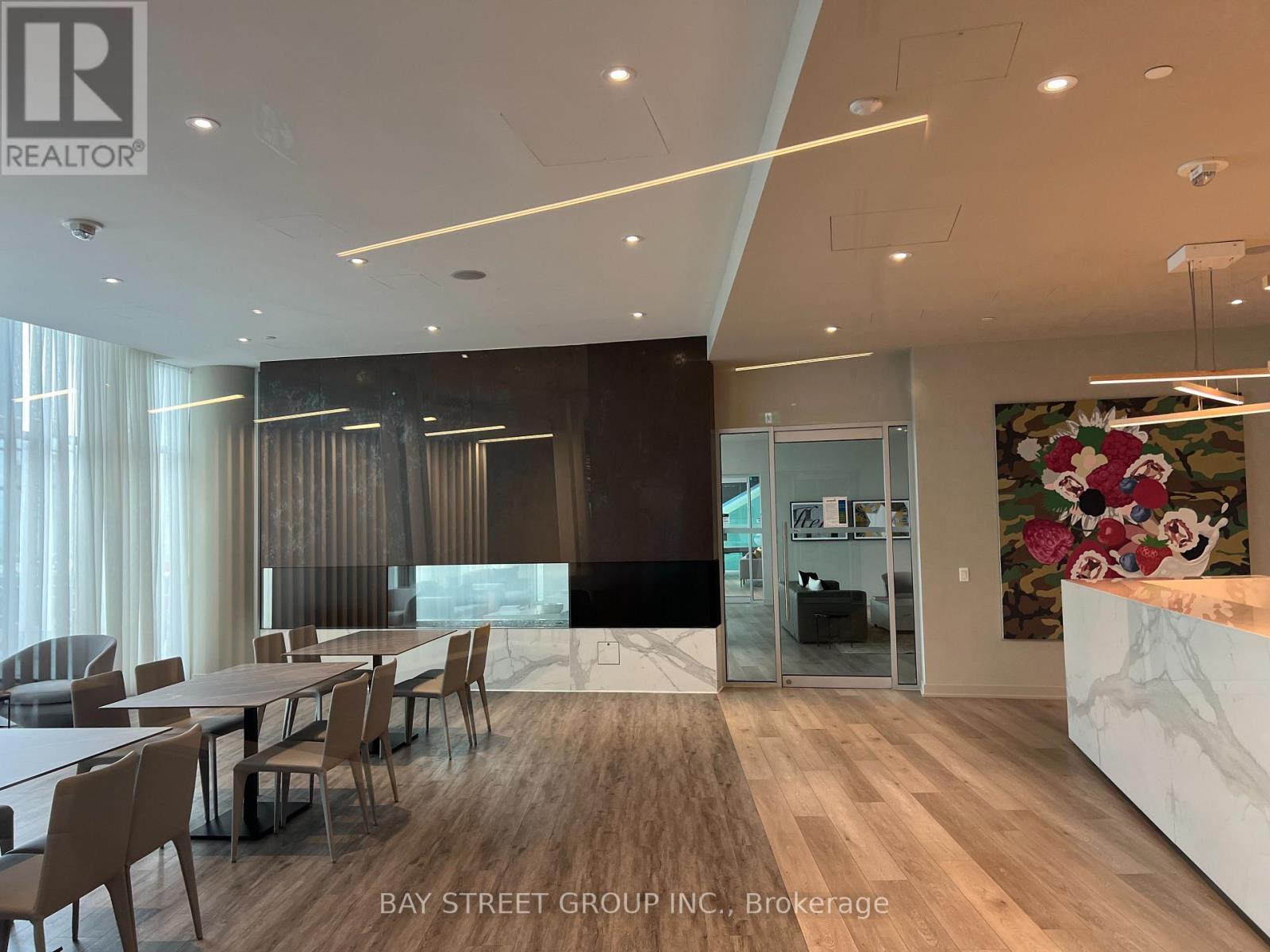 5207 - 3900 Confederation Parkway, Mississauga, ON - Indoor