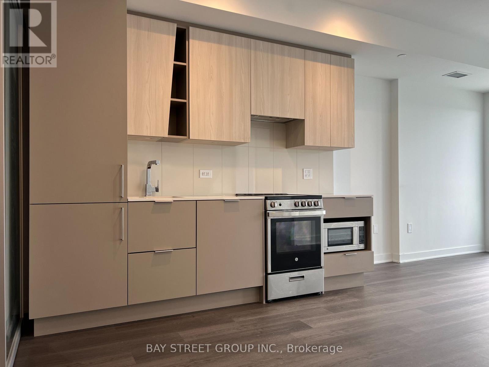 5207 - 3900 Confederation Parkway, Mississauga, ON - Indoor Photo Showing Kitchen
