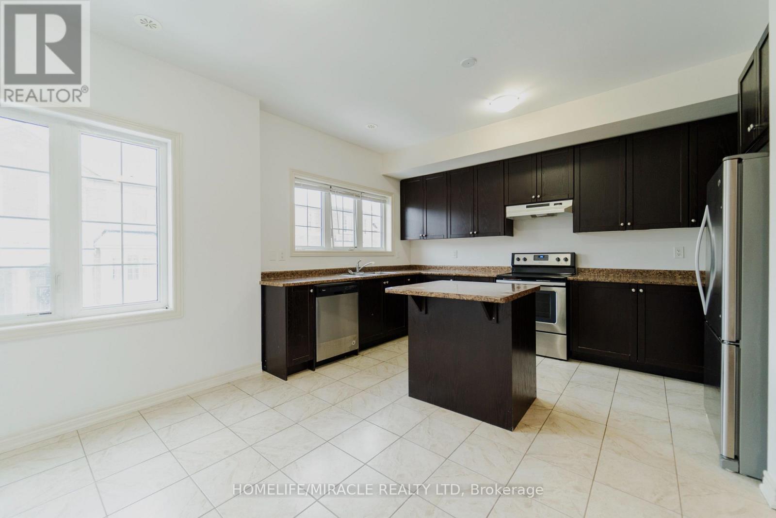 106 Aspen Hills Road, Brampton, ON - Indoor Photo Showing Kitchen With Stainless Steel Kitchen