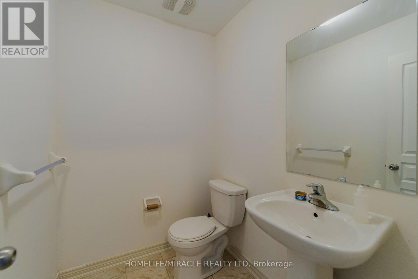 106 Aspen Hills Road, Brampton, ON - Indoor Photo Showing Bathroom