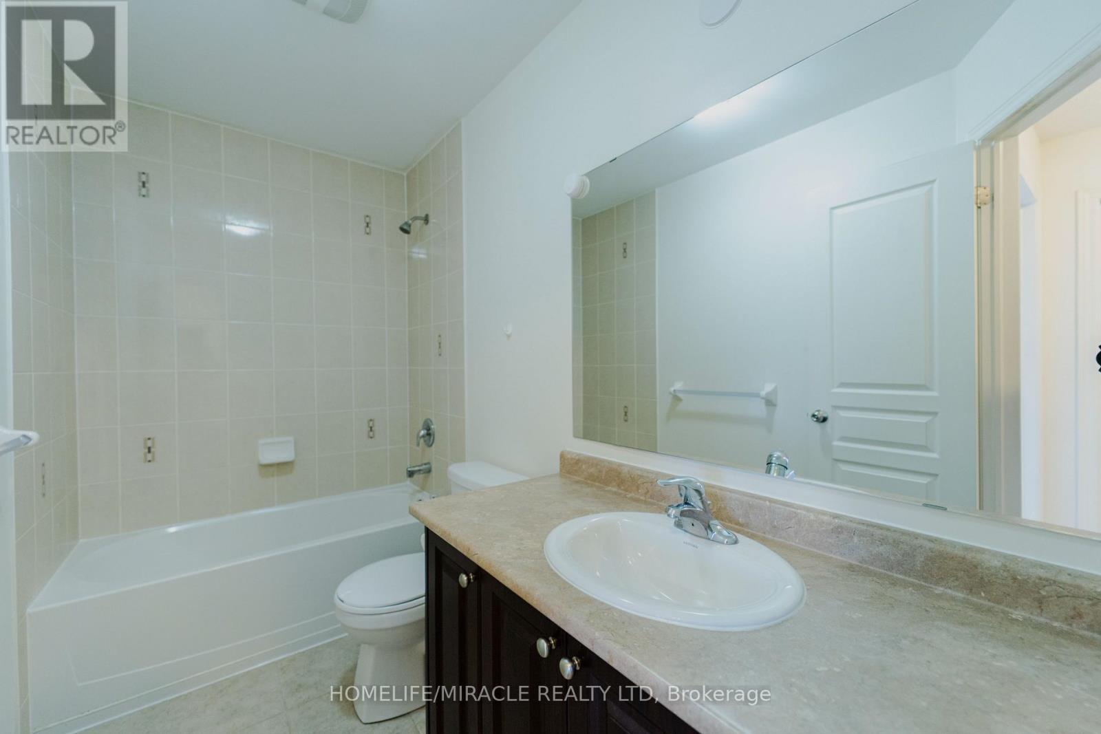 106 Aspen Hills Road, Brampton, ON - Indoor Photo Showing Bathroom