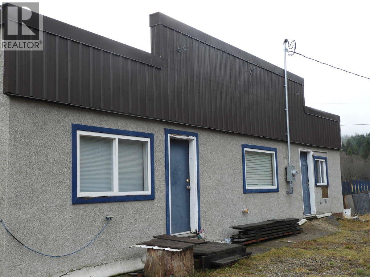 6904 Highway 6, Appledale, BC - Outdoor With Exterior