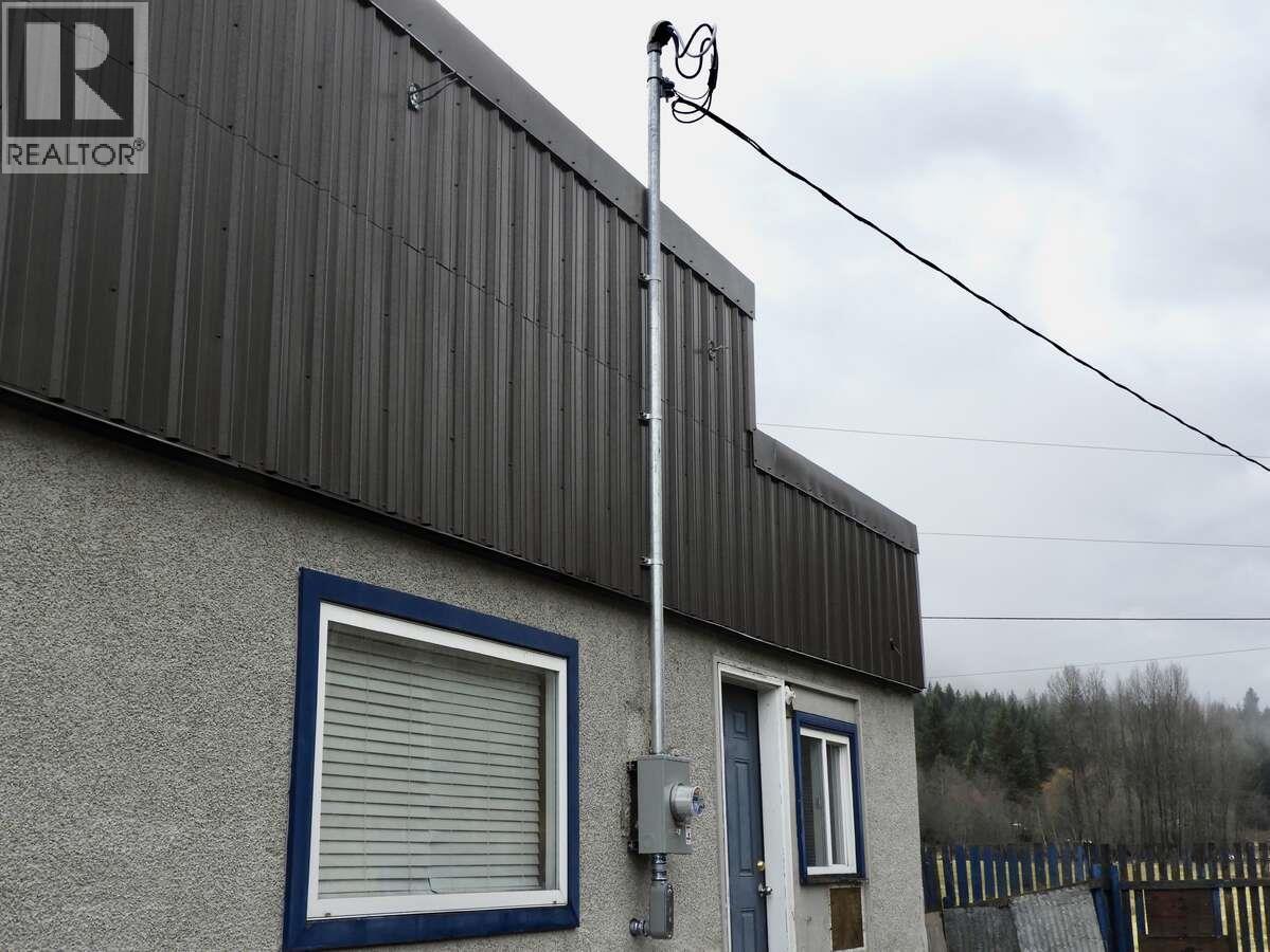 6904 Highway 6, Appledale, BC - Outdoor With Exterior