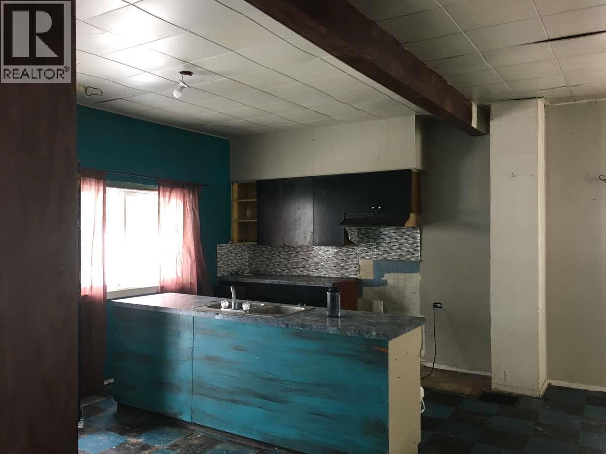 6904 Highway 6, Appledale, BC - Indoor