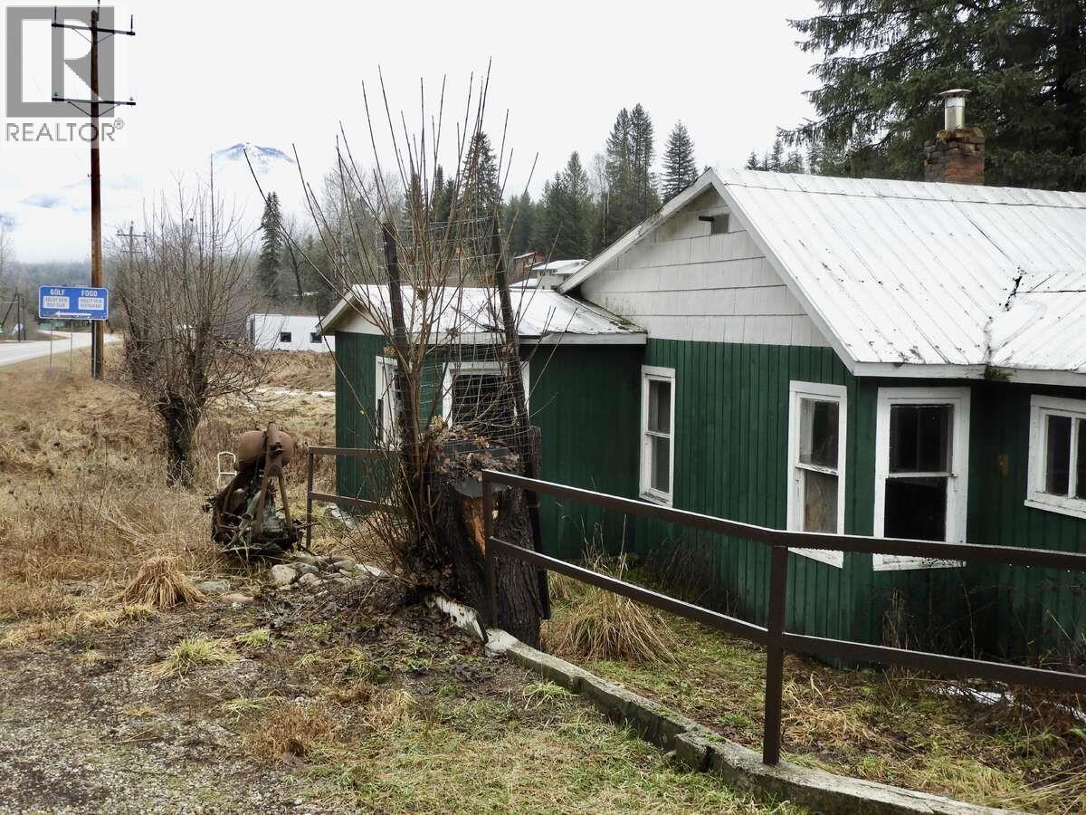 6904 Highway 6, Appledale, BC - Outdoor