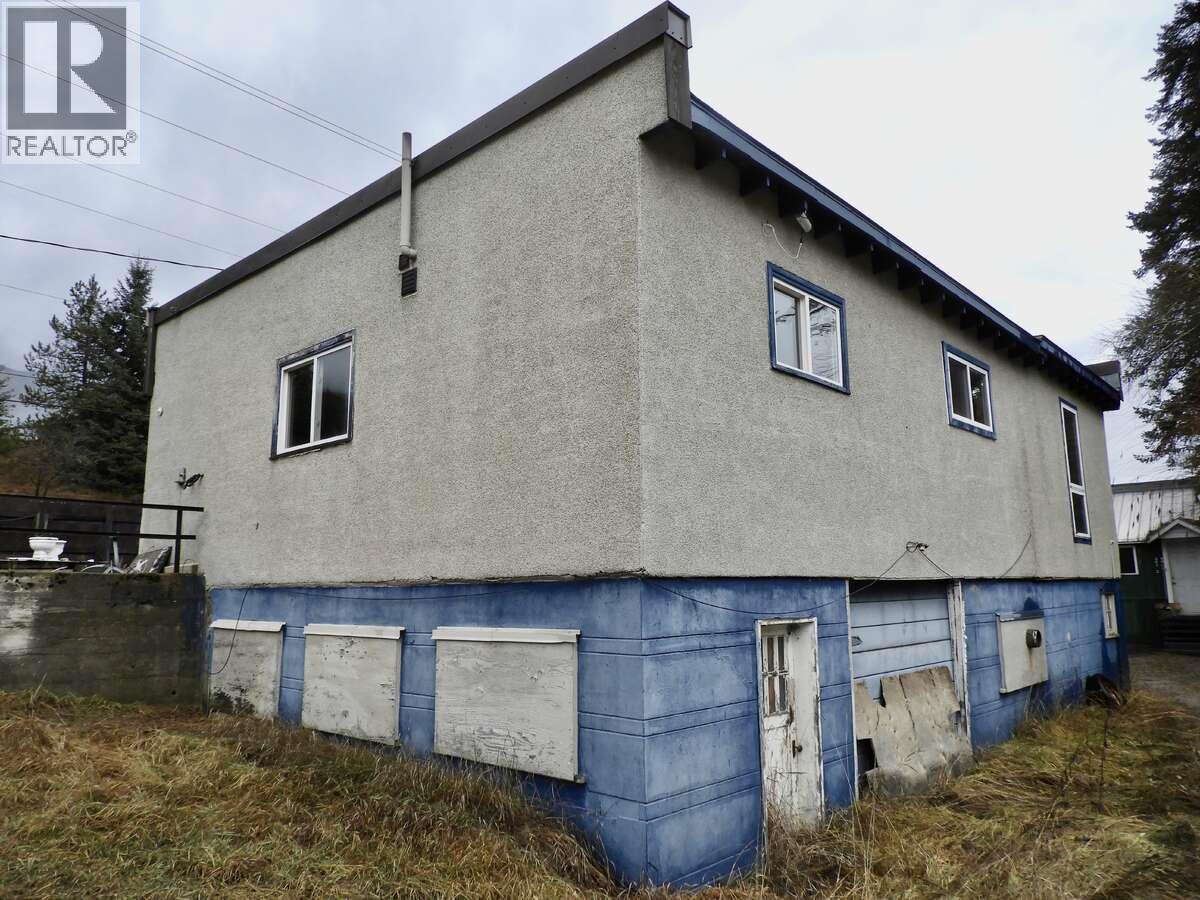 6904 Highway 6, Appledale, BC - Outdoor With Exterior