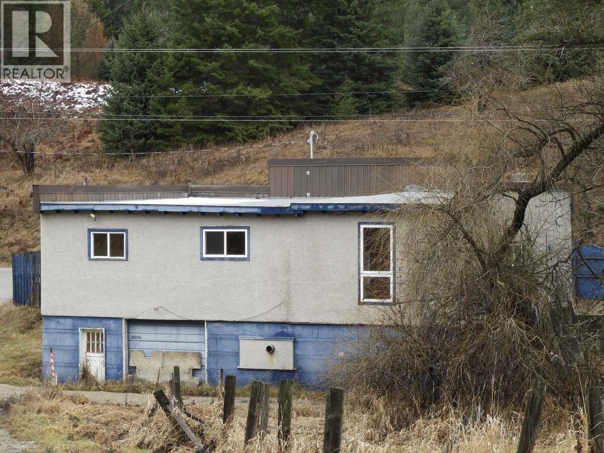 6904 Highway 6, Appledale, BC - Outdoor