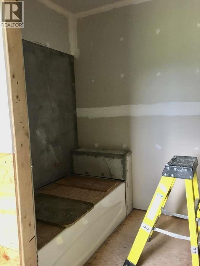 6904 Highway 6, Appledale, BC - Indoor