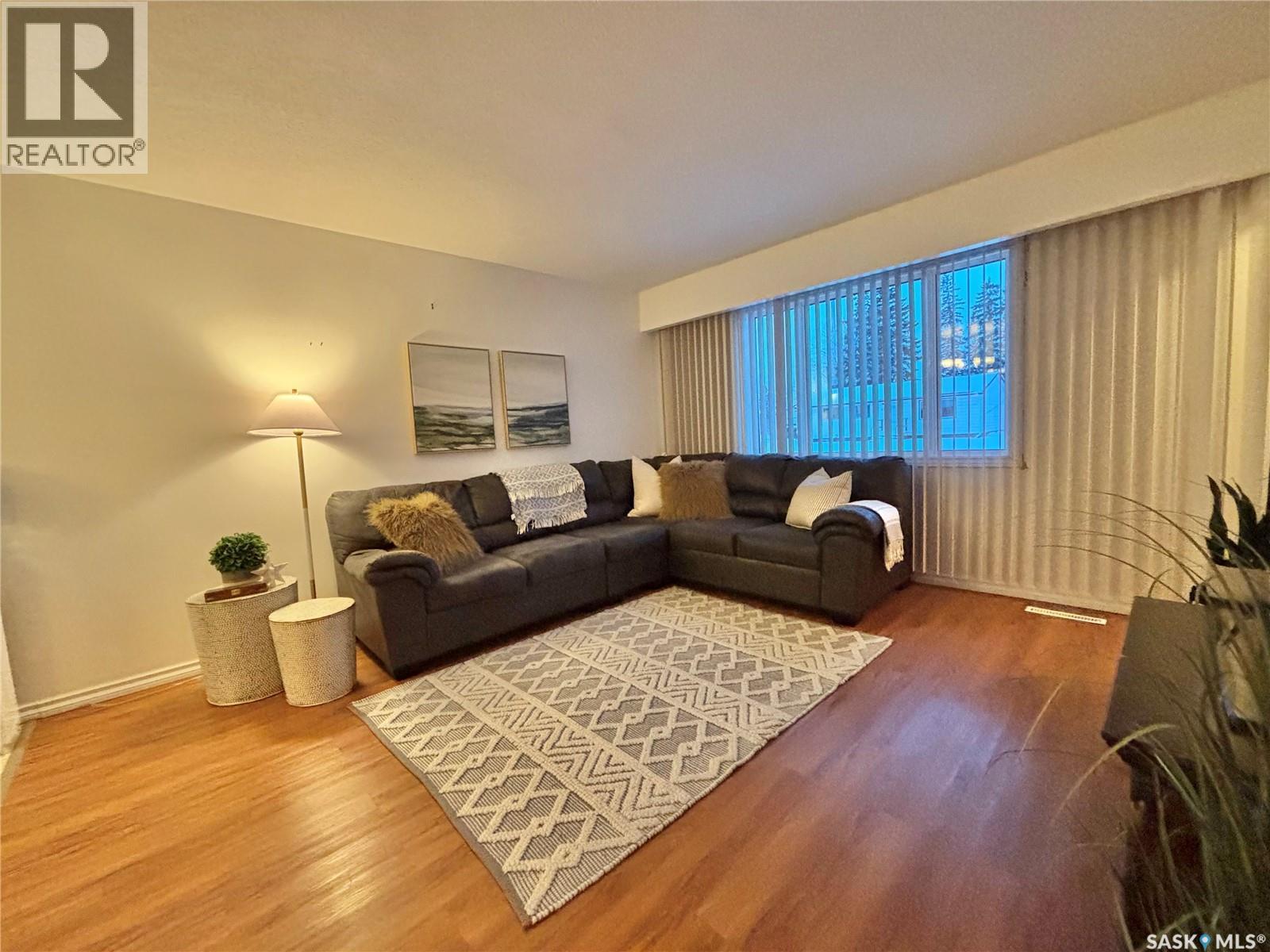 53 Bailey Drive, Yorkton, SK - Indoor Photo Showing Living Room