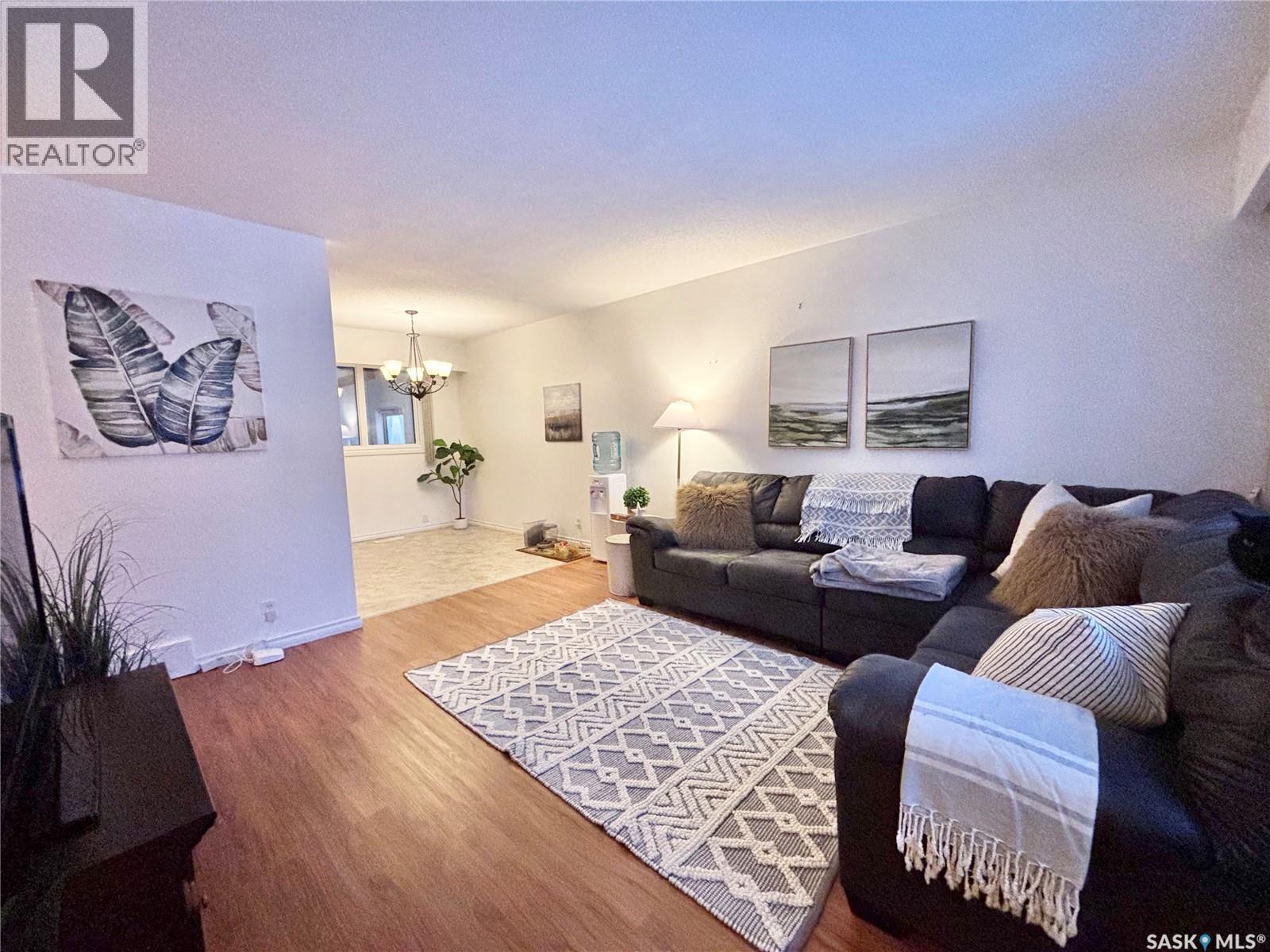 53 Bailey Drive, Yorkton, SK - Indoor Photo Showing Living Room