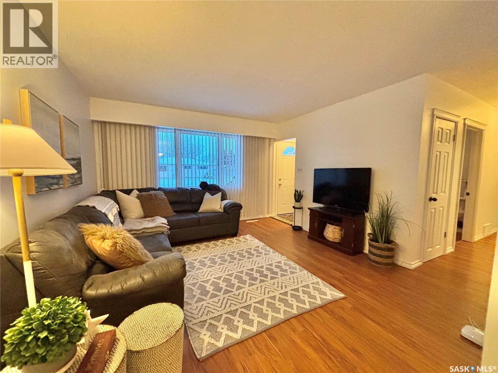 53 Bailey Drive, Yorkton, SK - Indoor Photo Showing Living Room