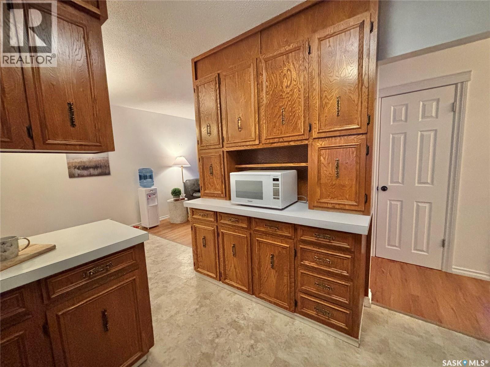 53 Bailey Drive, Yorkton, SK - Indoor Photo Showing Kitchen