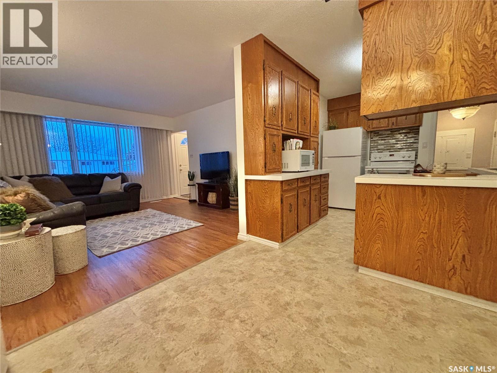 53 Bailey Drive, Yorkton, SK - Indoor Photo Showing Kitchen