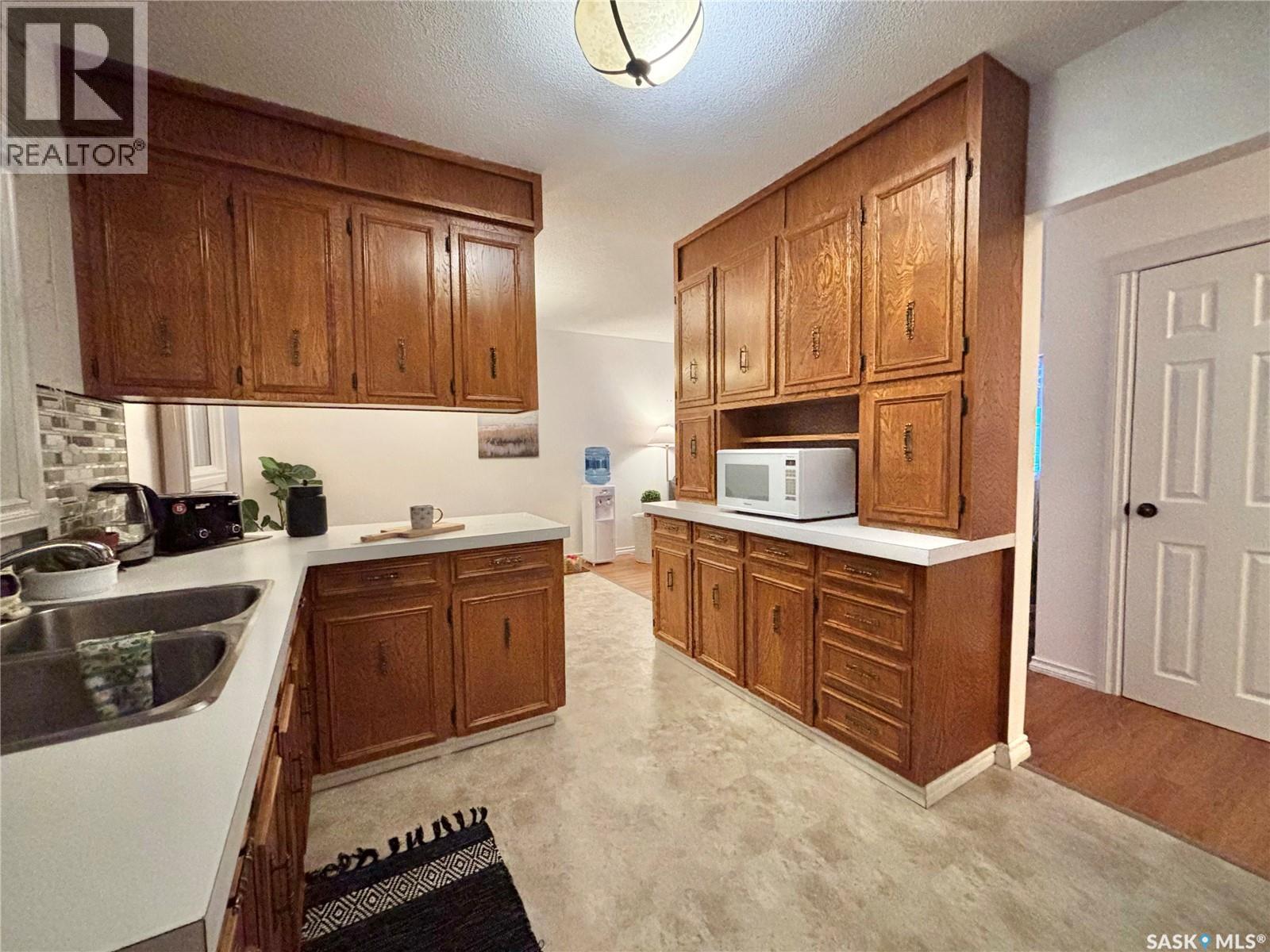 53 Bailey Drive, Yorkton, SK - Indoor Photo Showing Kitchen With Double Sink