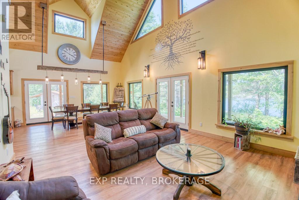 1249 Waters Edge Lane, Frontenac (Frontenac Centre), ON - Indoor Photo Showing Living Room